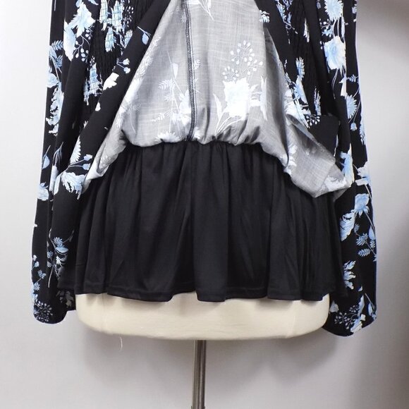 Torrid Smocked Blouse Plus Size 6X Long Sleeves Floral Print Blue Black New - Picture 6 of 9